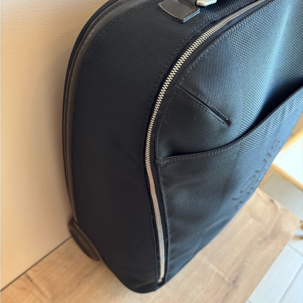 Authentic Louis Vuitton carry on suitcase - Picture 5 of 10